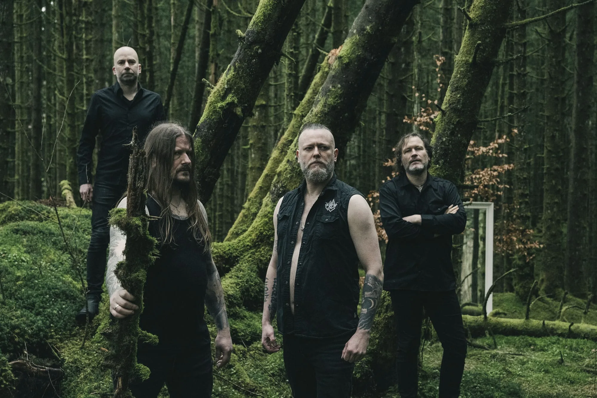 HELHEIM UNVEILS SPLIT ALBUM WITH THEMSELVES – FIRST SINGLE AND VIDEO RELEASED