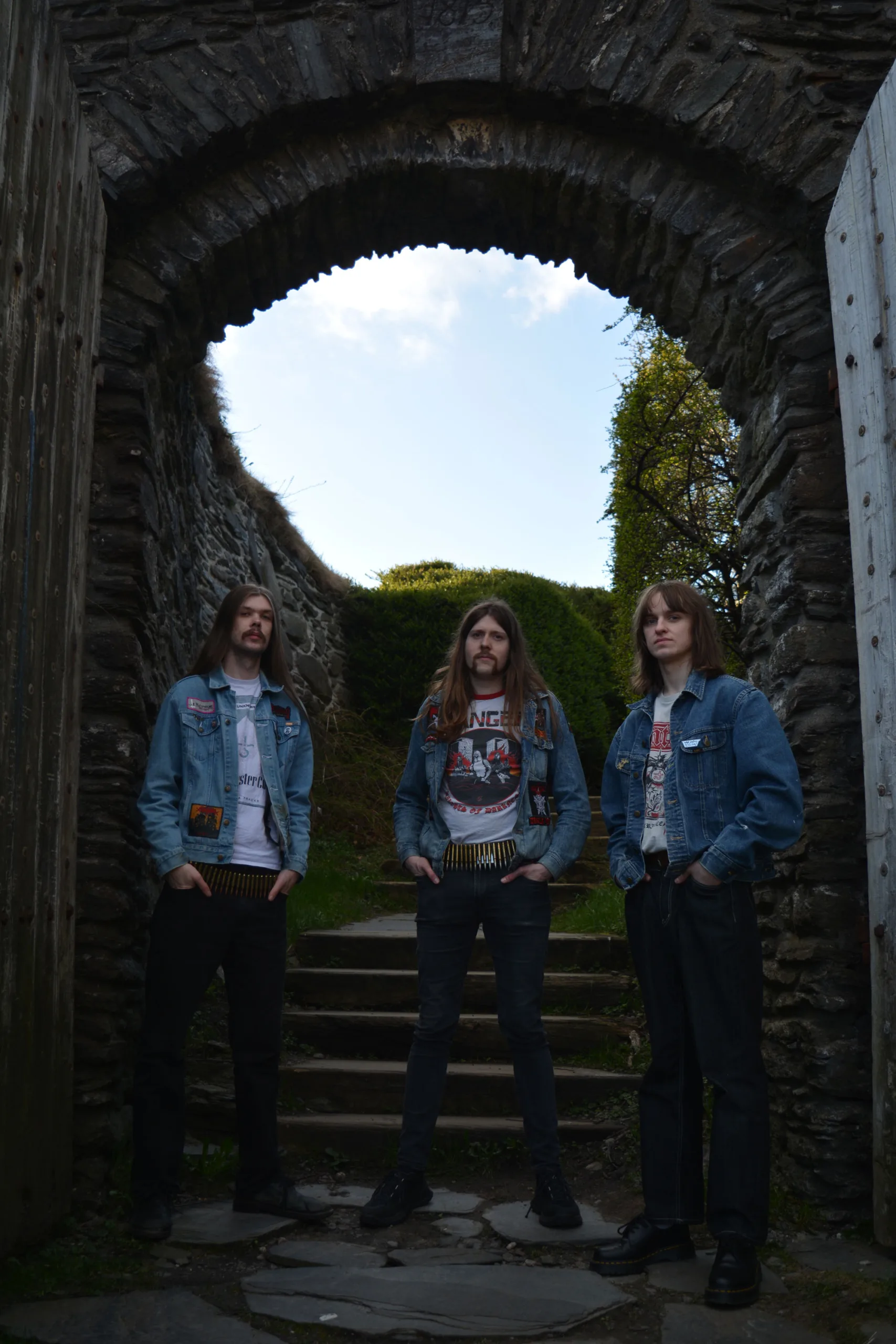 SABOTØR SIGNS WITH DARK ESSENCE RECORDS